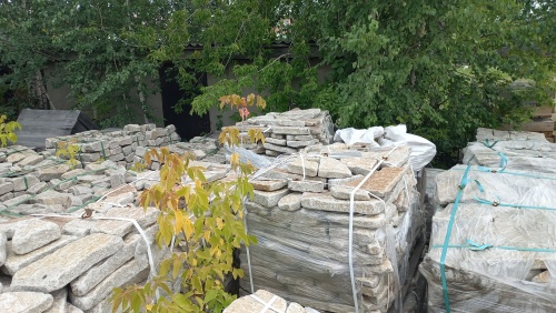 Плитняк галтованный гранитный для ландшафтного дизайна купить в Брянске