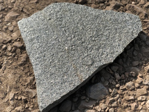 Плитняк златолит Уральский для цоколя, отмостки купить в Брянске