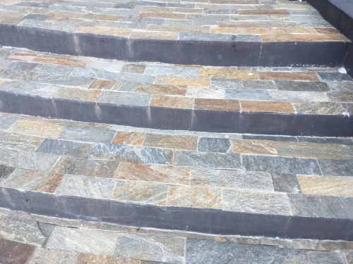 Плитка из Златолита Уральского для лестницы купить в Брянске