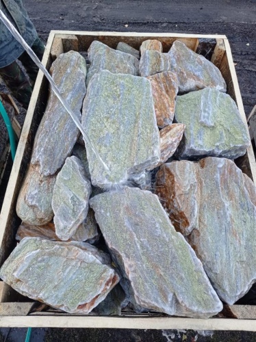 Златолит жёлтый, жёлто-зелёный глыбки и валуны для ланшафтного дизайна купить в Брянске