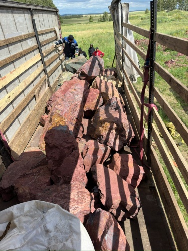 Ландшафтные глыбы красно-фиолетовые 200-1000 килограмм купить в Брянске