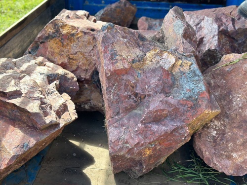 Ландшафтные глыбы красно-фиолетовые 200-1000 килограмм купить в Брянске