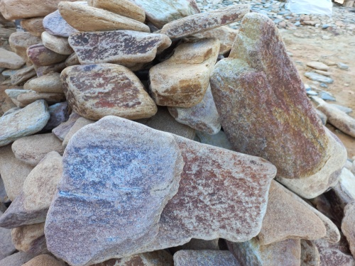 Златолит жёлтый, жёлто-зелёный глыбки и валуны для ланшафтного дизайна купить в Брянске