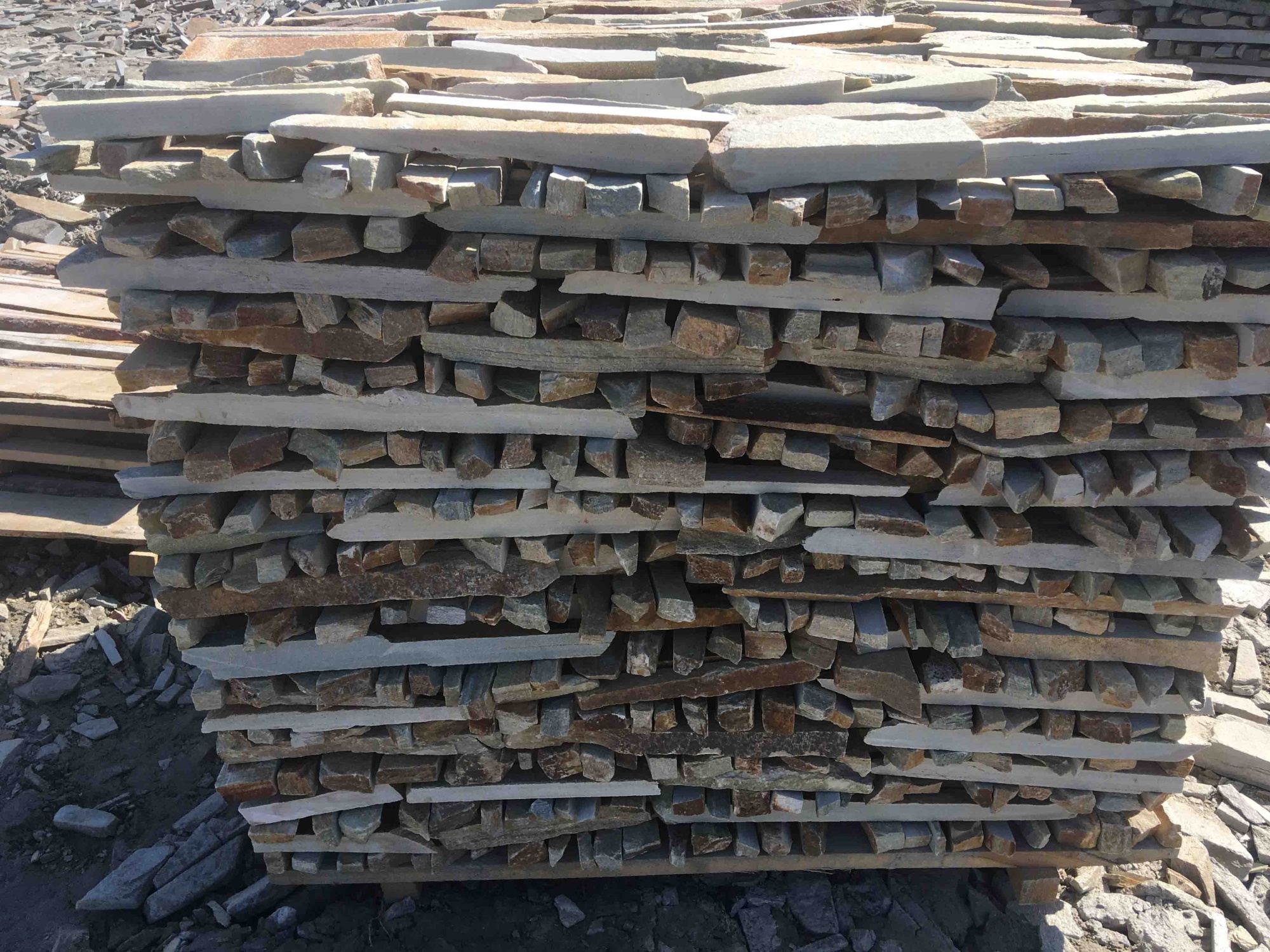 Горбушка златолит золотистый для облицовки купить в Брянске