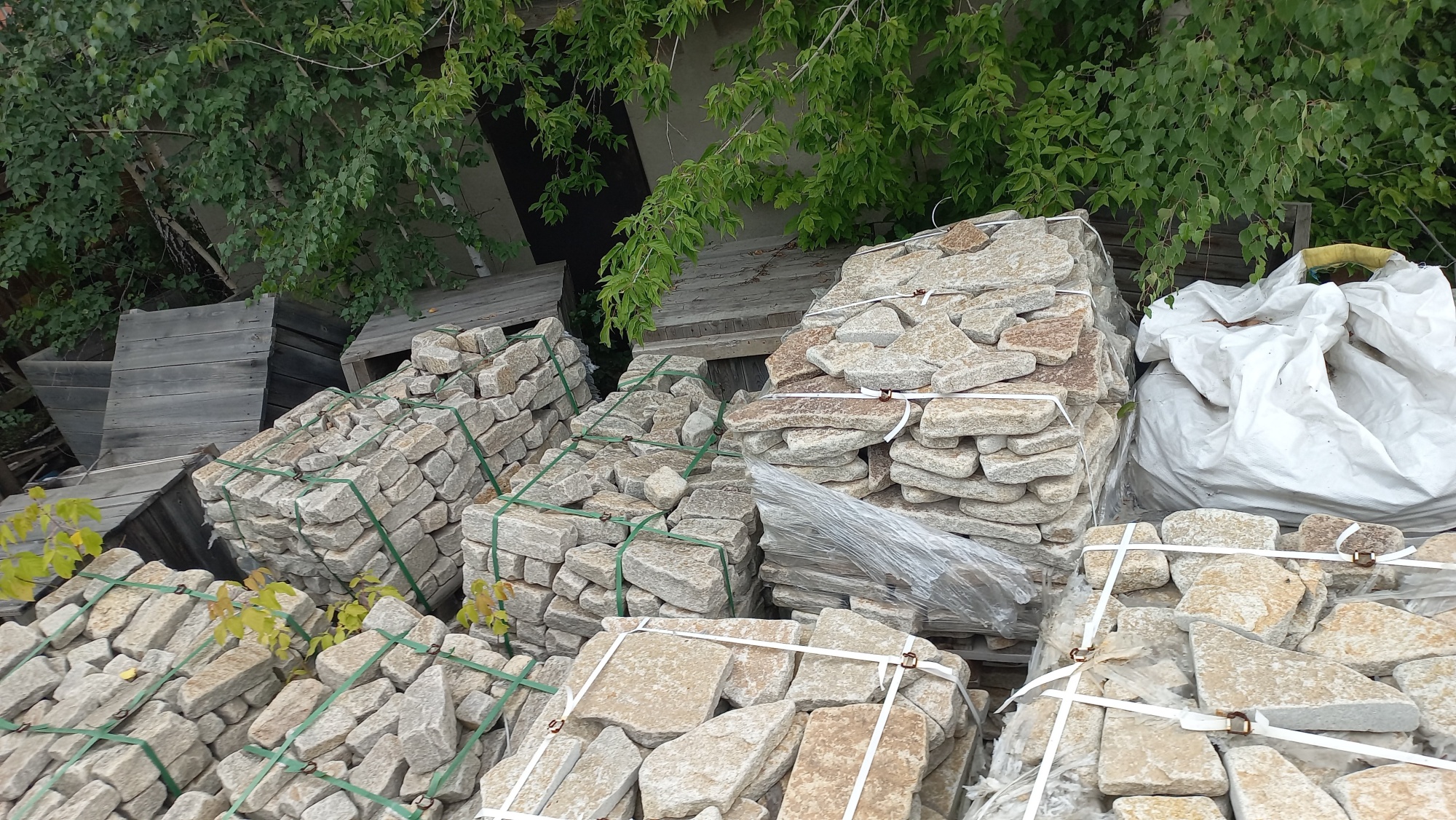 Плитняк гранитный галтованный купить в Брянске