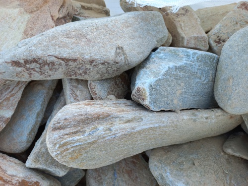 Златолит жёлтый, жёлто-зелёный глыбки и валуны для ланшафтного дизайна купить в Брянске