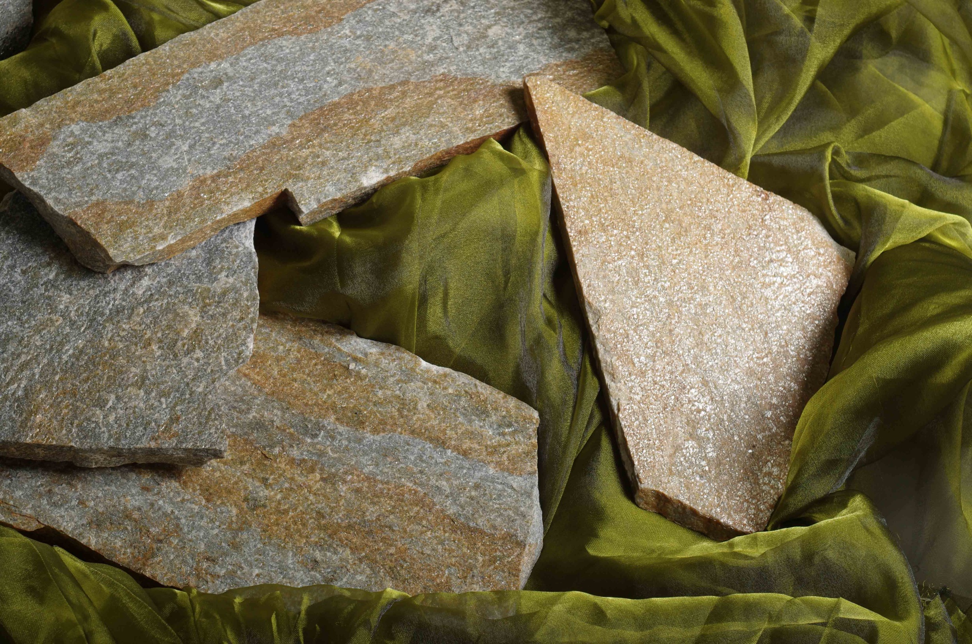 Плитняк златолит Уральский  для фасада купить в Брянске