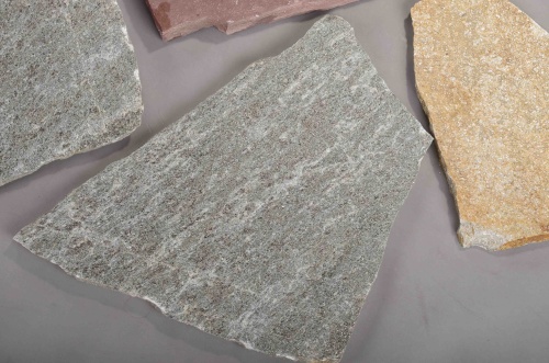 Плитняк златолит Уральский для цоколя, отмостки купить в Брянске