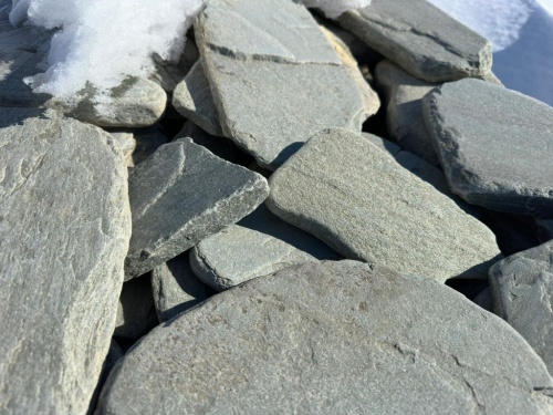 Плитняк златолит зелёный галтованный для фасада купить в Брянске